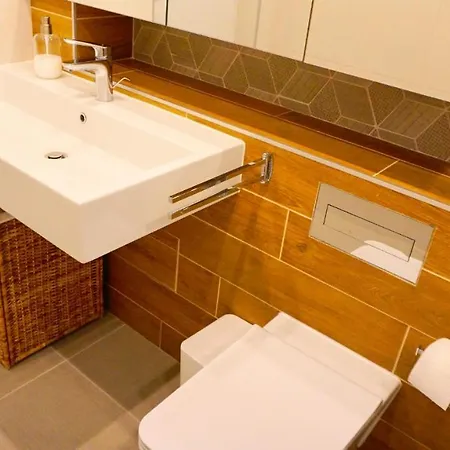 жасмин с частен гараж - Jasmin With Private Garage וארנה