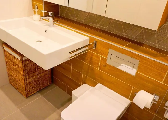 жасмин с частен гараж - Jasmin With Private Garage Warna